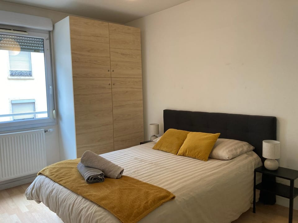 Bed, Photo of the whole room, Bedroom