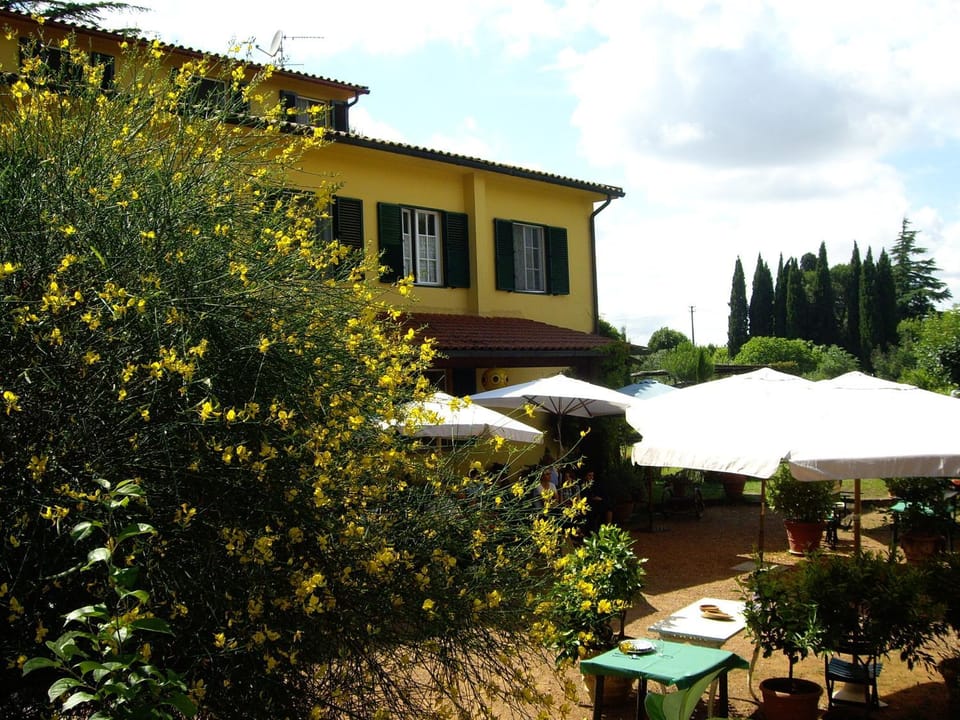 Tenuta Poggio alla Farnia Farm Stay in Tuscany
