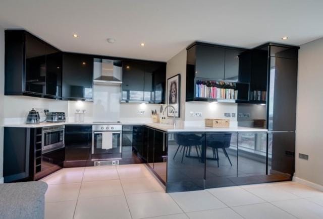 TALLEST BUILDING IN THE CITY CENTRE SLEEPS 5 incredible city mountain and Lagan views Apartment in Belfast