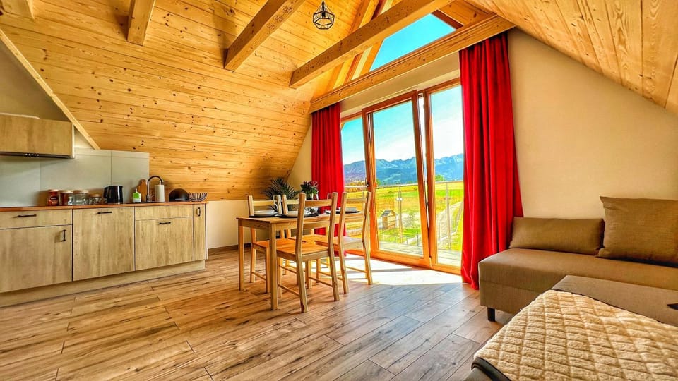 Kitchen or kitchenette, Seating area, Dining area