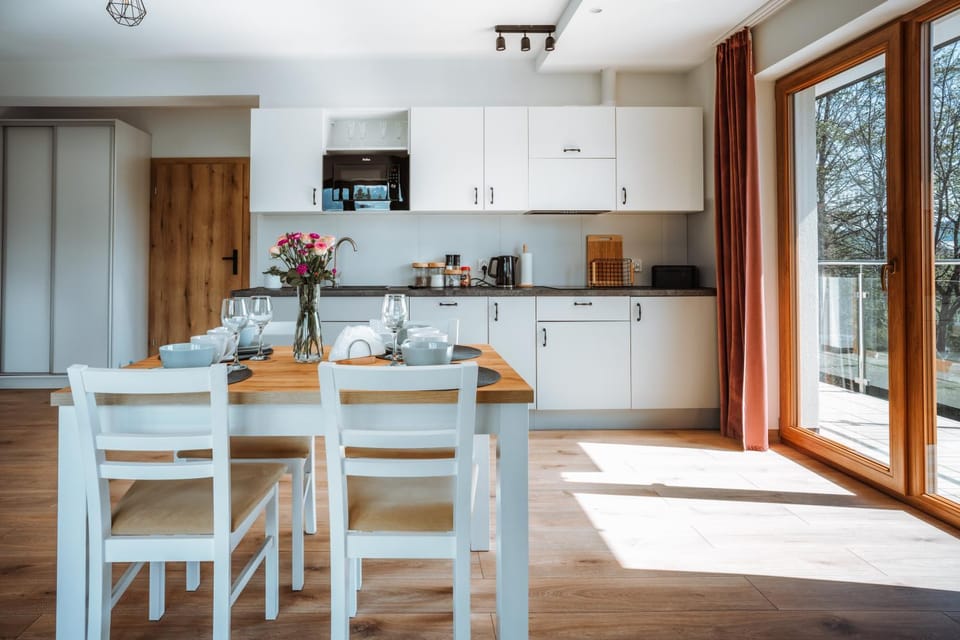 Seating area, Dining area, dishwasher, minibar, pet friendly, stove