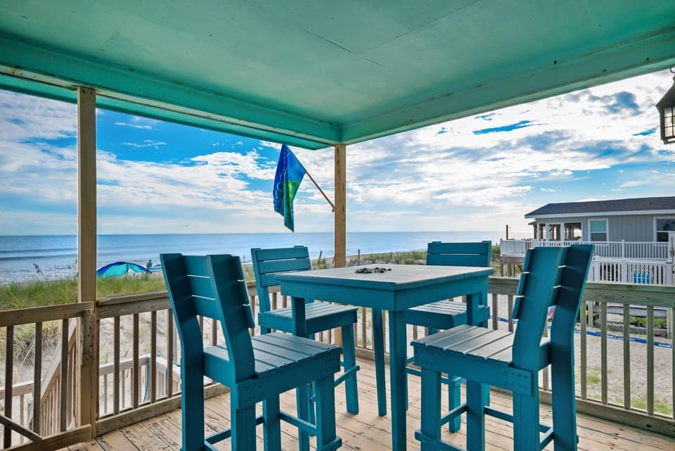 A Pirates Paradise by Oak Island Accommodations House in Oak Island