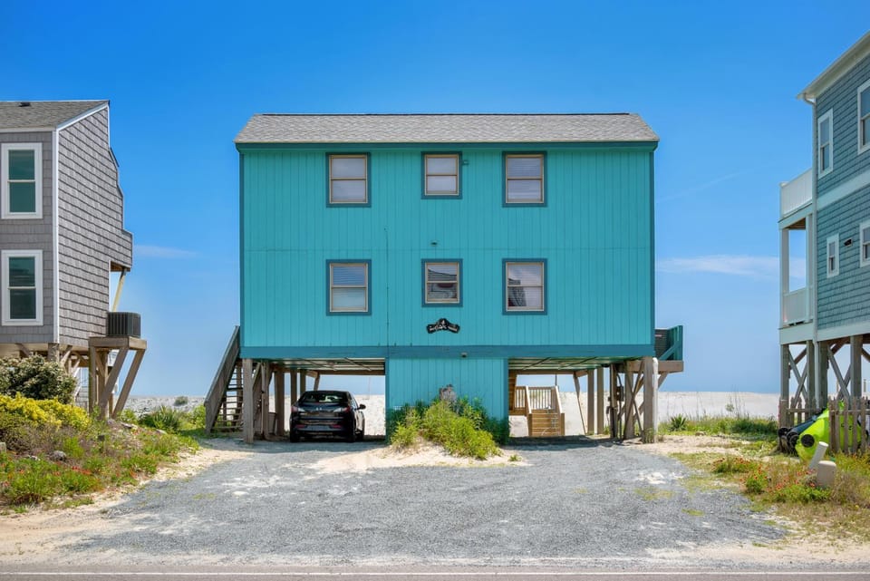A Pirates Paradise by Oak Island Accommodations House in Oak Island