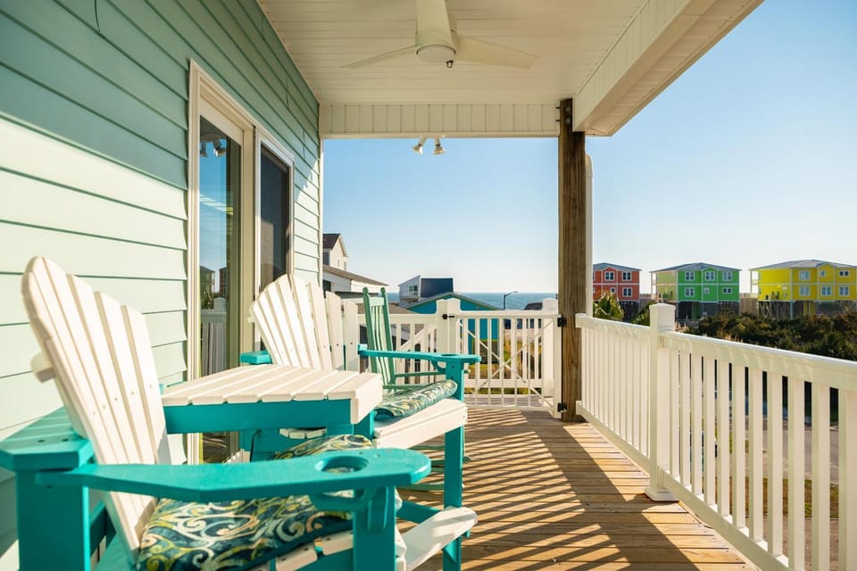 A Pawsitive Attitude by Oak Island Accommodations House in Oak Island