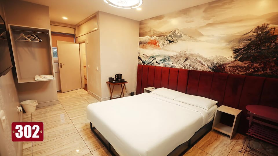 Photo of the whole room, Bedroom