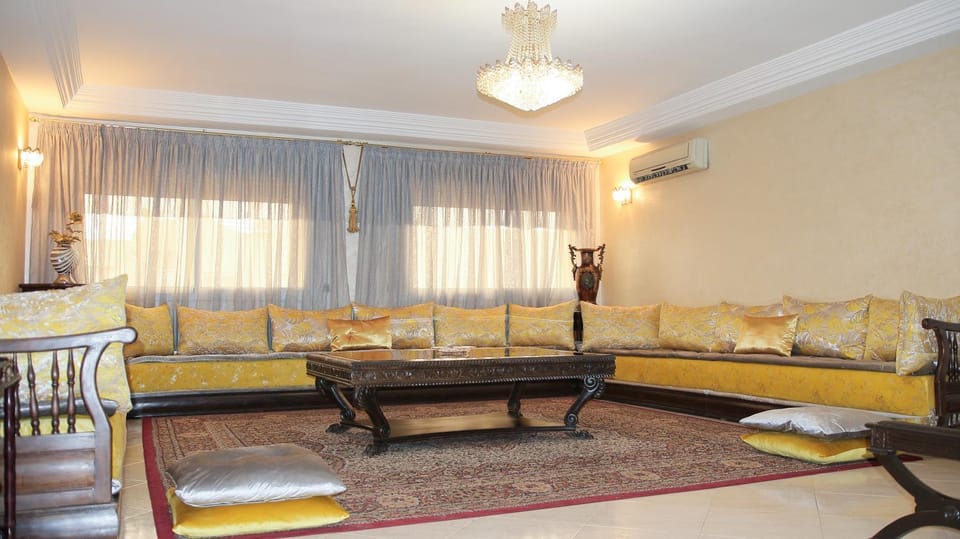 Living room, air conditioner