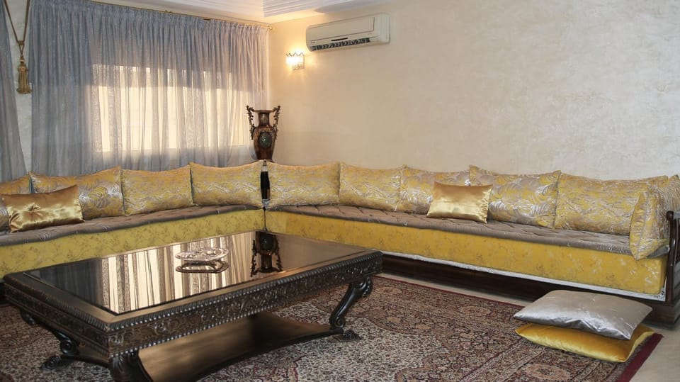 Living room, Seating area, air conditioner