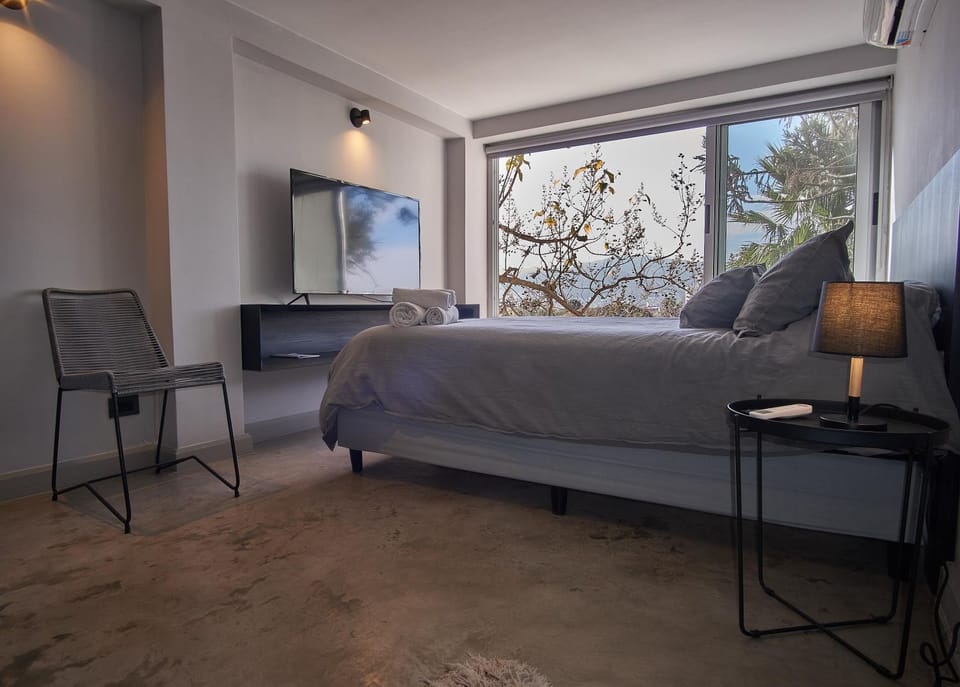 Bed, TV and multimedia, Bedroom