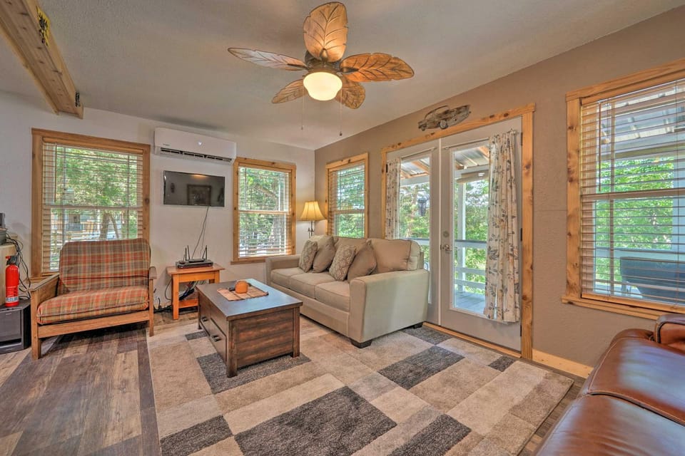 Waterfront Cottage in Fort Towson w/ 2 Decks! House in Oklahoma