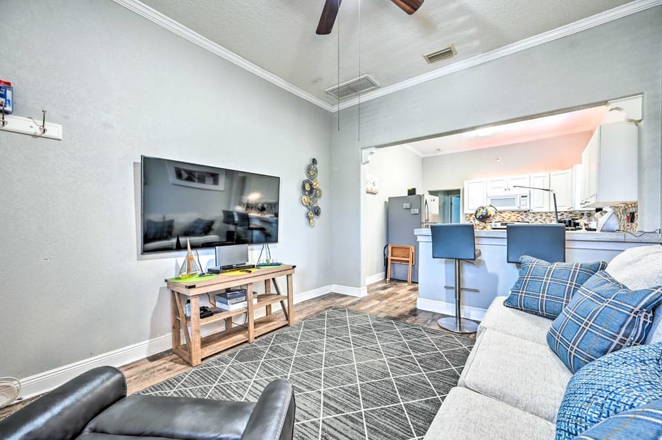 Updated Ybor City Duplex ~ 1/2 Mi to Seventh Ave! Apartment in Tampa