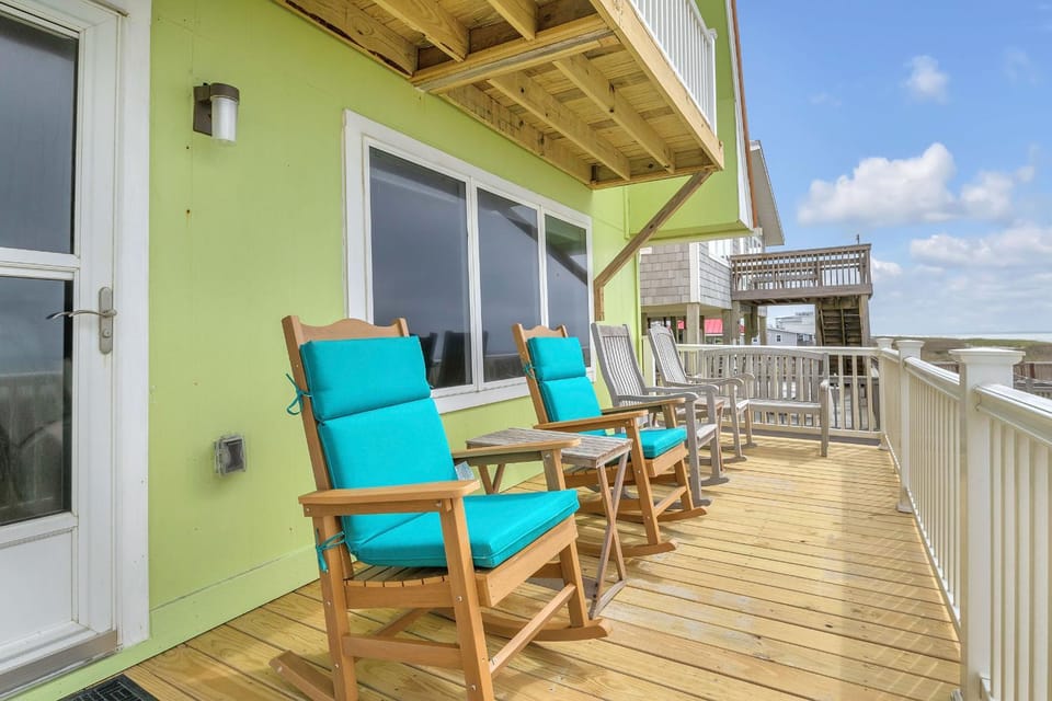 Breezy Oaks by Oak Island Accommodations House in Oak Island