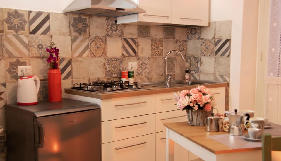 Coffee/tea facilities, Kitchen or kitchenette