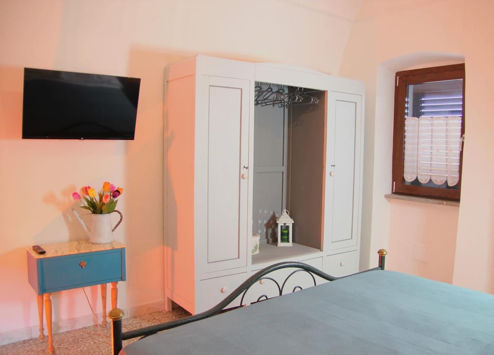 TV and multimedia, Photo of the whole room, Bedroom