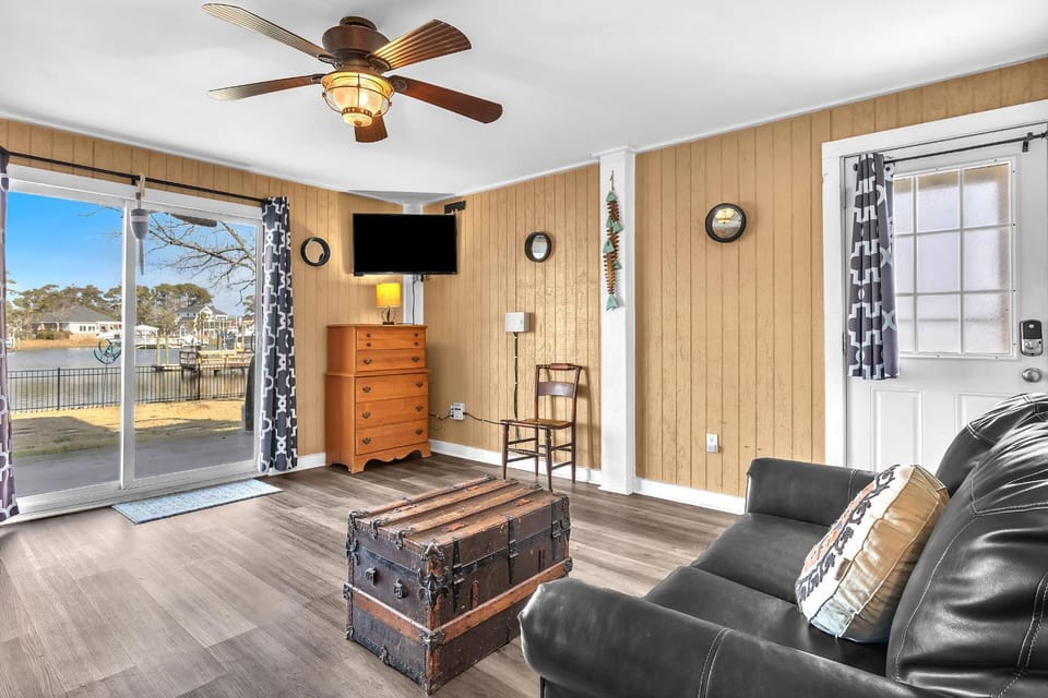 Blue Fish Shack by Oak Island Accommodations House in Oak Island