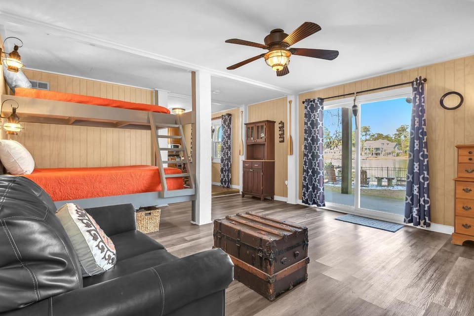 Blue Fish Shack by Oak Island Accommodations House in Oak Island