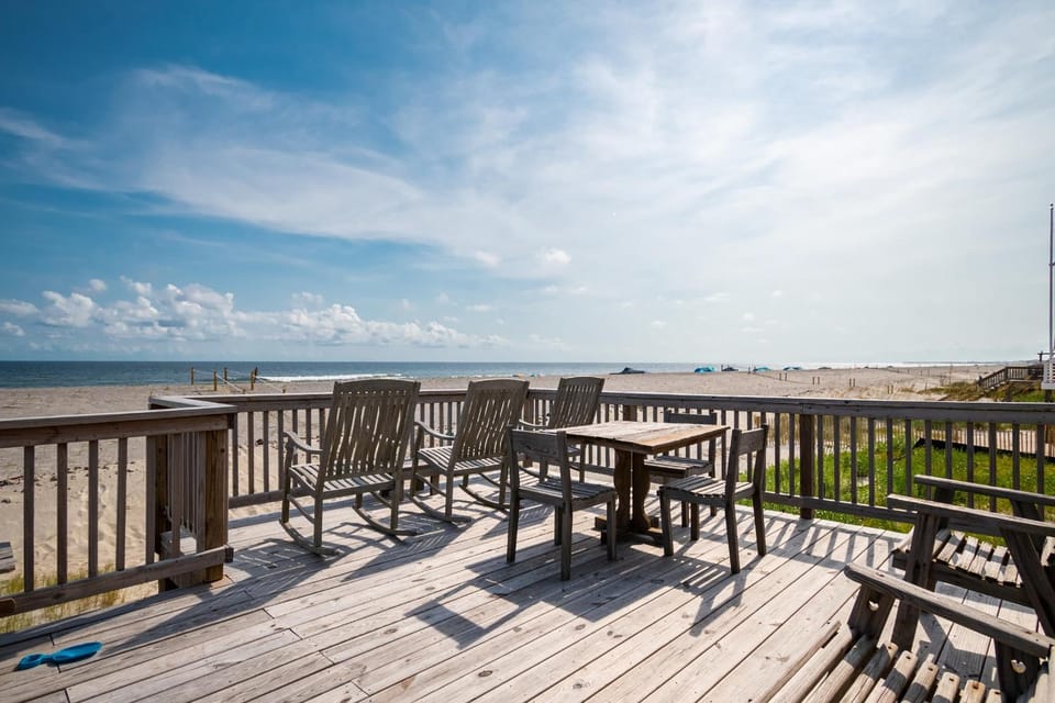 Beside the Sea by Oak Island Accommodations House in Oak Island