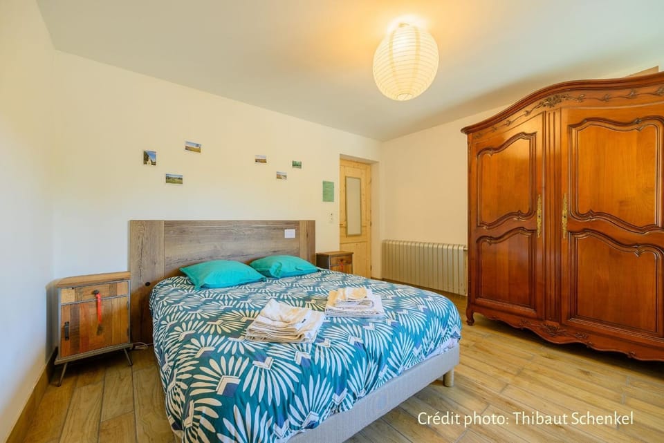 Bed, Photo of the whole room, Bedroom, wardrobe
