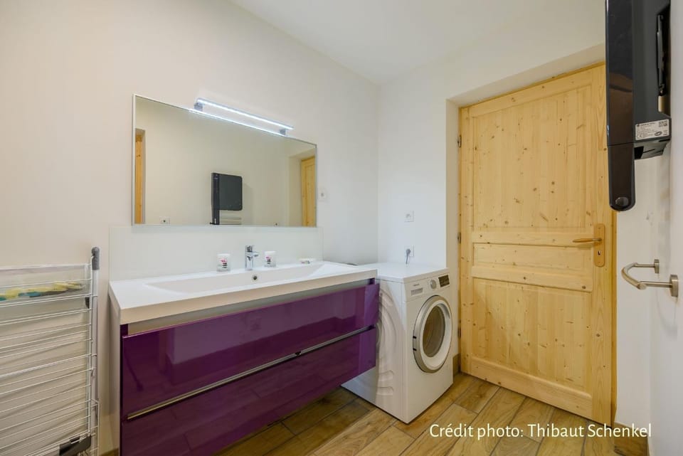 Bathroom, towels, washing machine
