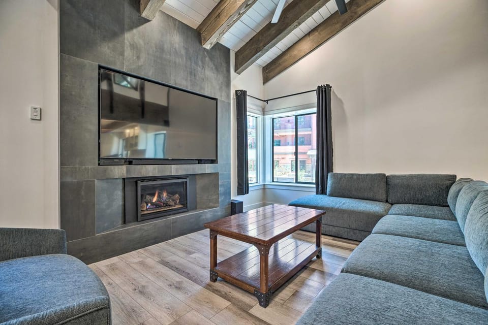 Luxe Mountain Home in Village, Steps to Gondola! House in Mammoth Lakes