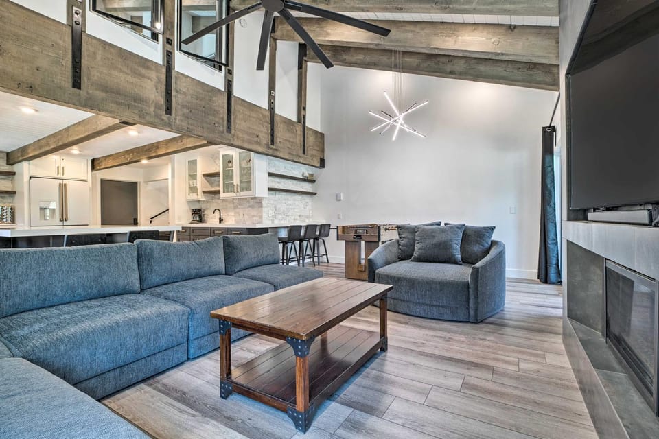 Luxe Mountain Home in Village, Steps to Gondola! House in Mammoth Lakes