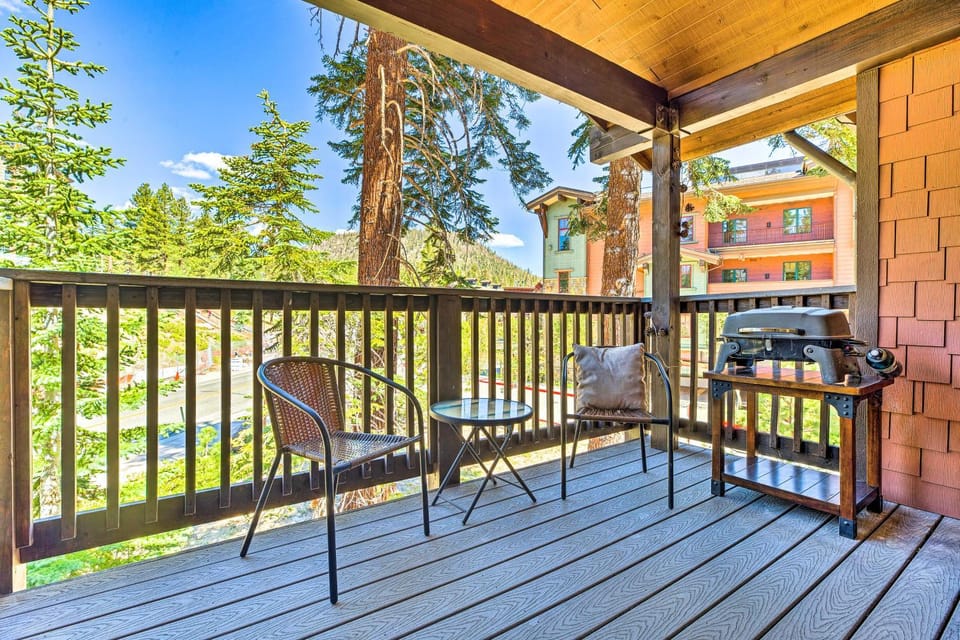 Luxe Mountain Home in Village, Steps to Gondola! House in Mammoth Lakes