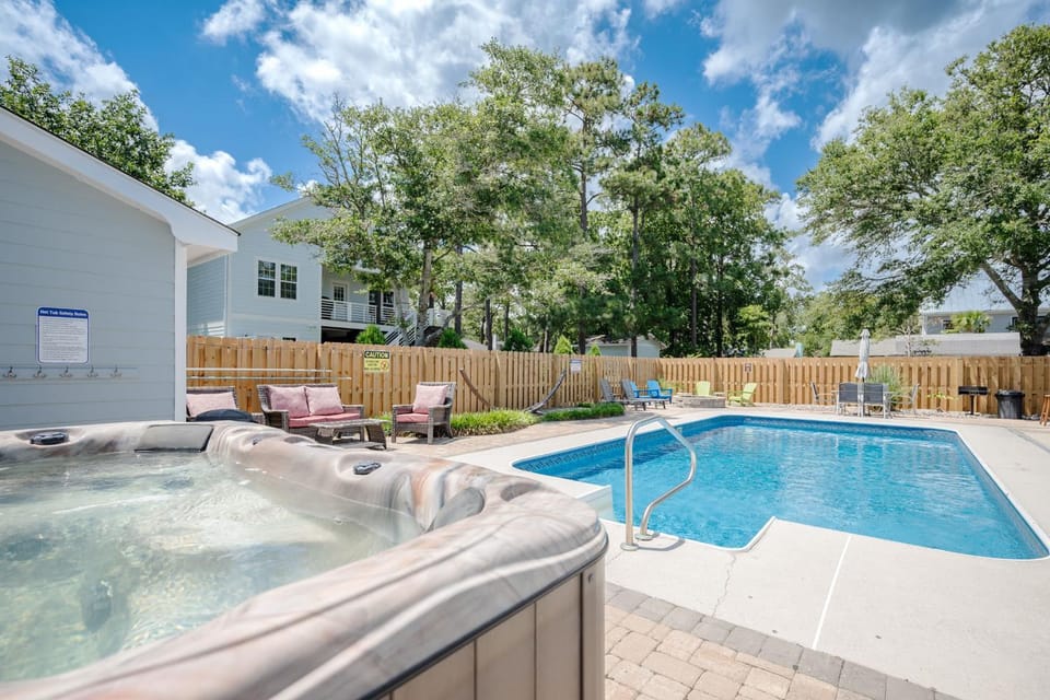 Barbee Beach House by Oak Island Accommodations House in Oak Island