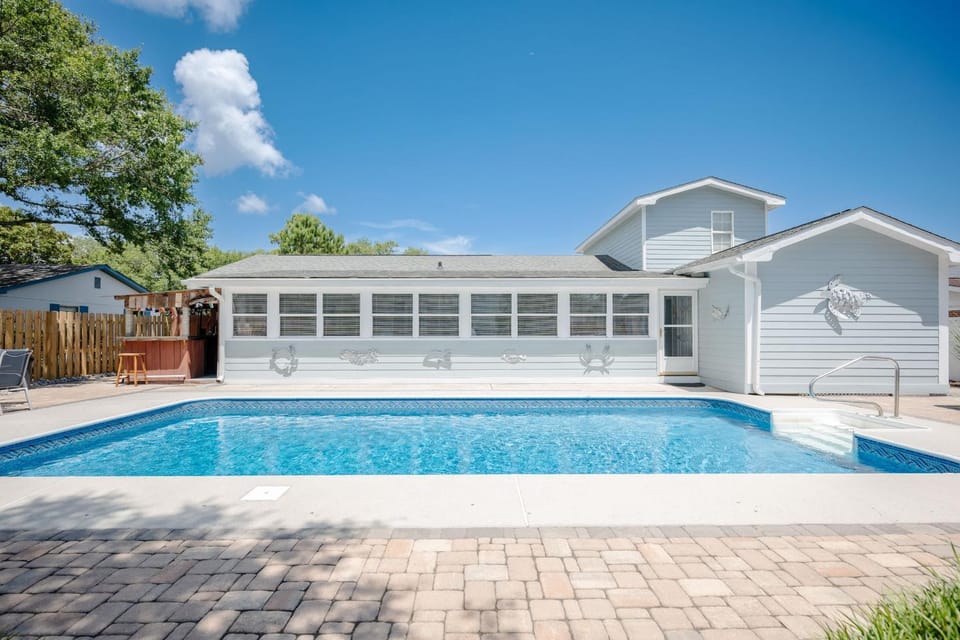 Barbee Beach House by Oak Island Accommodations House in Oak Island