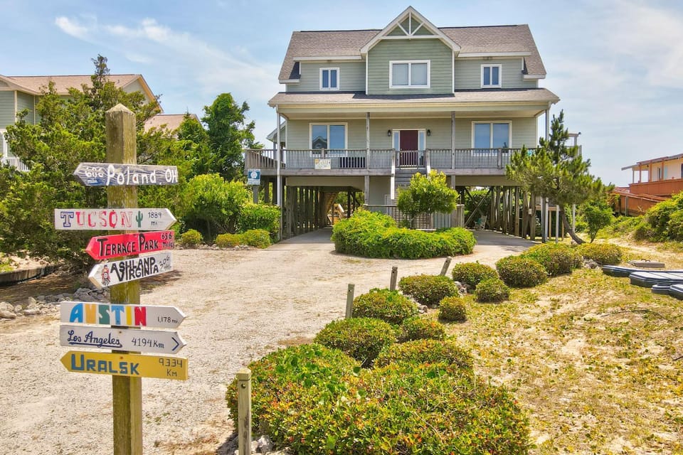 Azohva by Oak Island Accommodations House in Caswell Beach