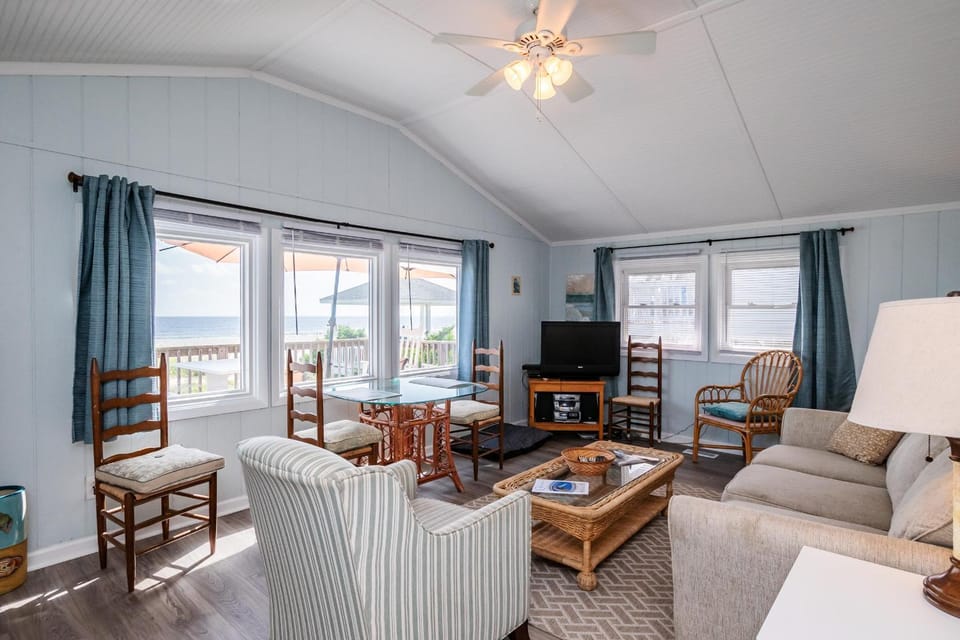 At Turtle Cottage by Oak Island Accommodations House in Oak Island