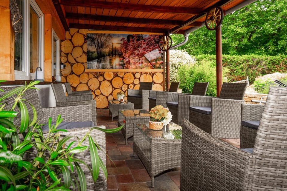 Property building, Garden, Balcony/Terrace