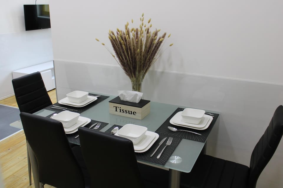Seating area, Dining area