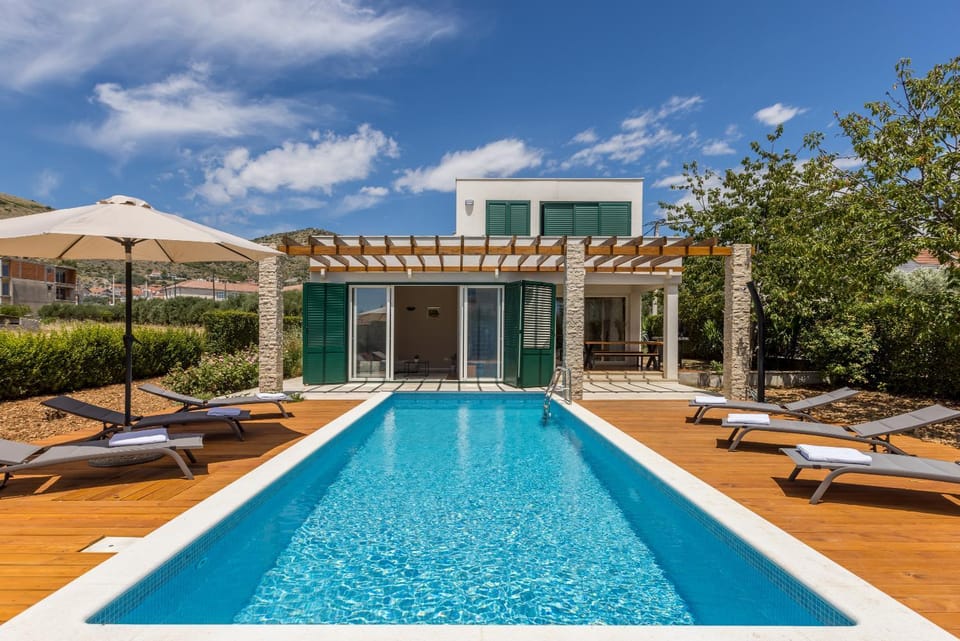 Property building, Swimming pool