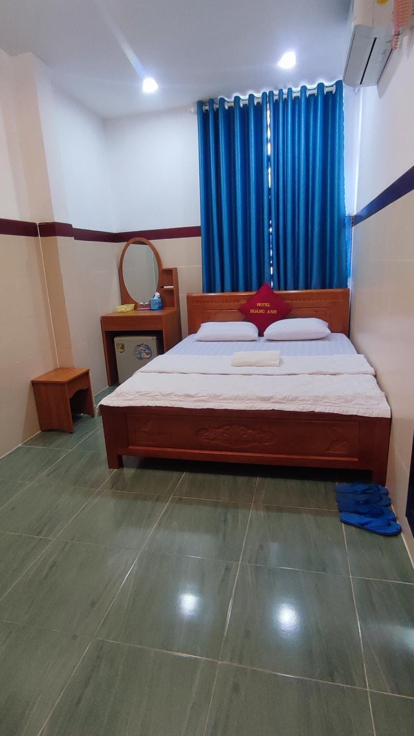 Bed, Photo of the whole room, Bedroom, air conditioner