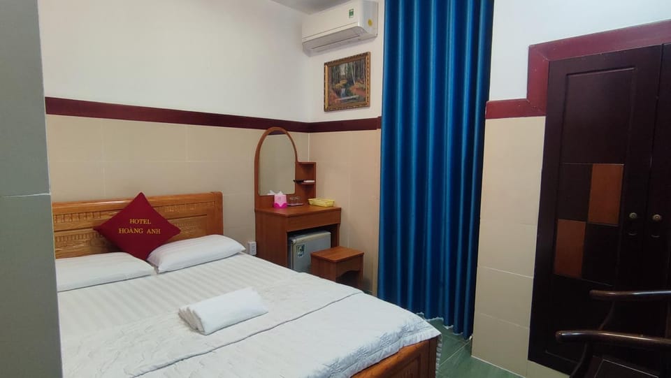 Bed, Photo of the whole room, Bedroom, wardrobe, air conditioner