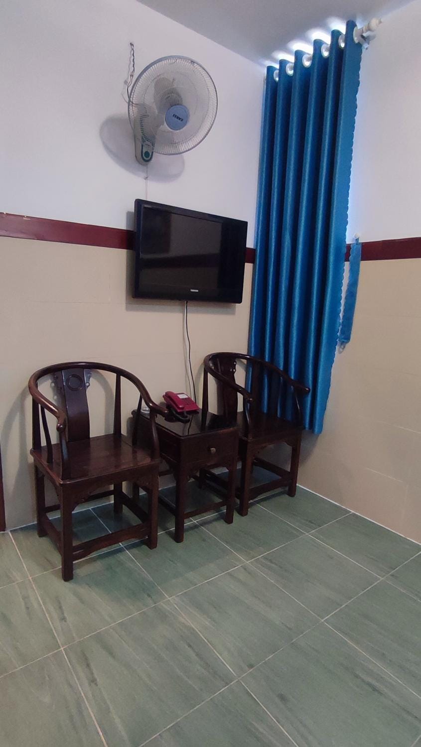 TV and multimedia, Living room, Seating area, fireplace