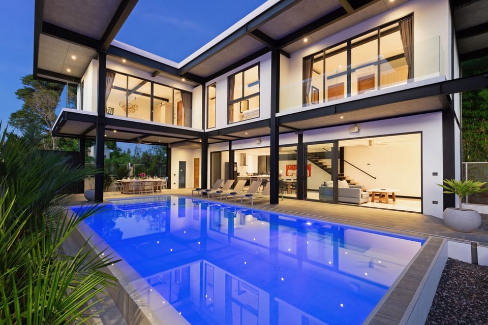 Property building, Patio, Swimming pool, Swimming pool