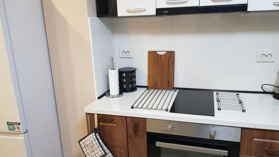 Kitchen or kitchenette, oven, stove