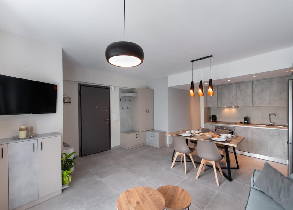 Kitchen or kitchenette, Living room, Seating area, Dining area