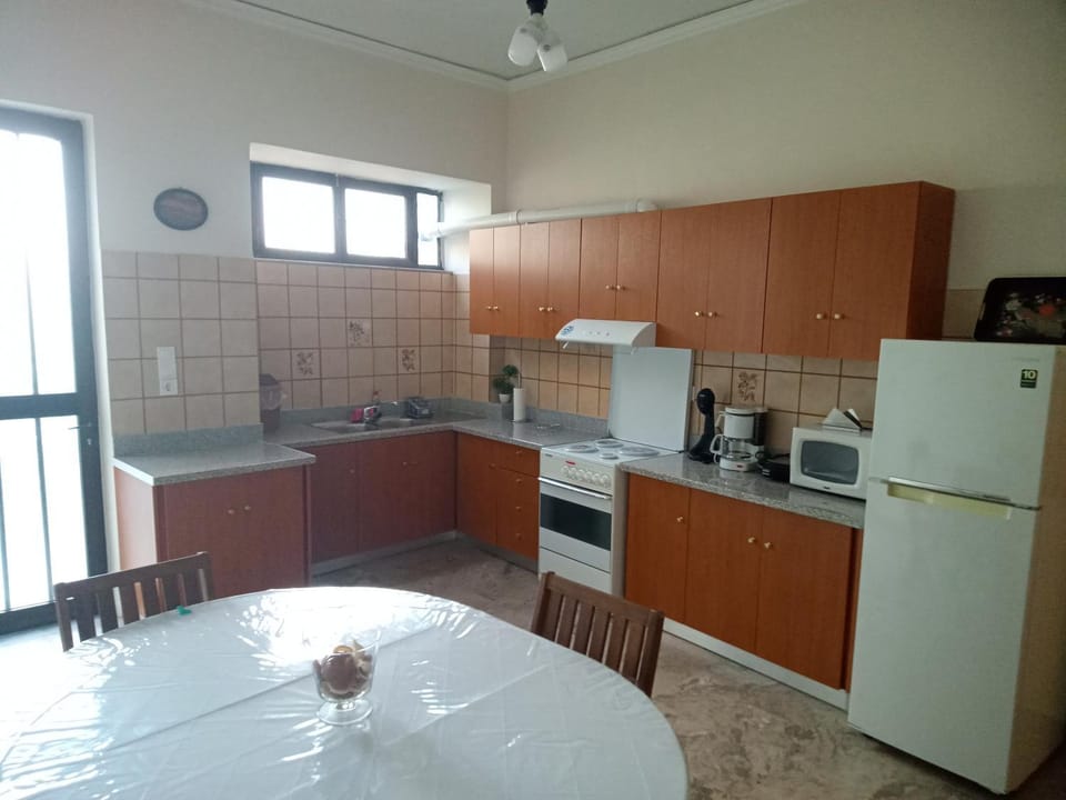 Dining area, Communal kitchen