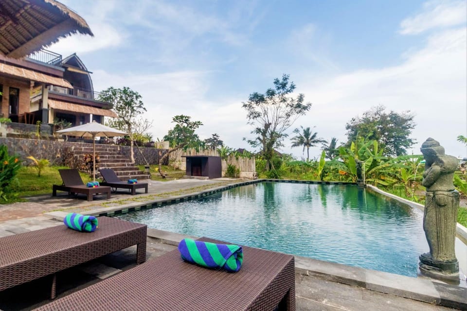 Property building, Day, Natural landscape, Garden, Pool view, Swimming pool, sunbed