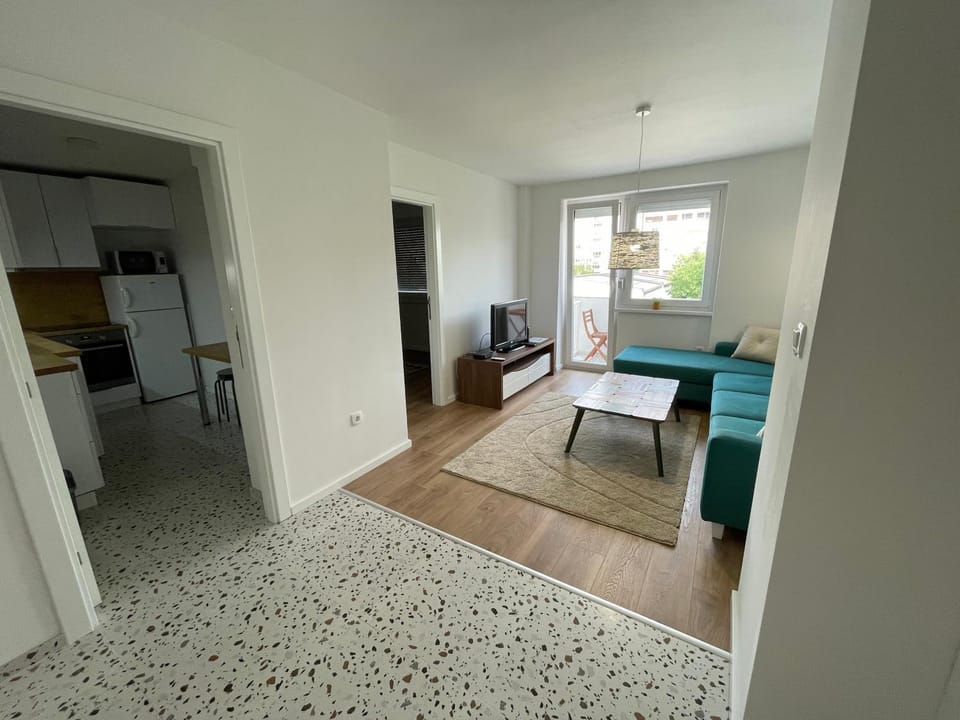 TV and multimedia, Living room, Seating area, Dining area, kitchen