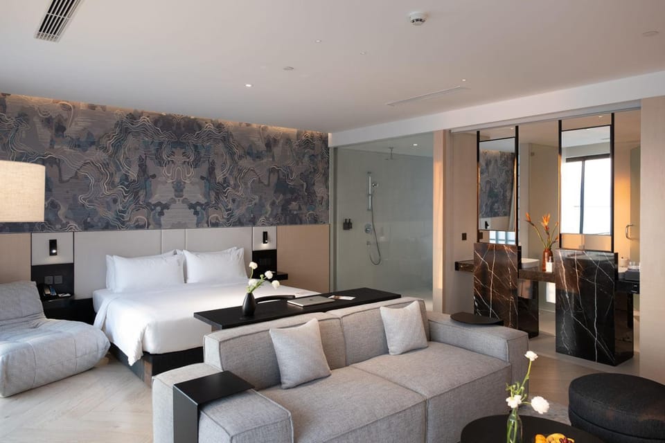 Photo of the whole room, Seating area