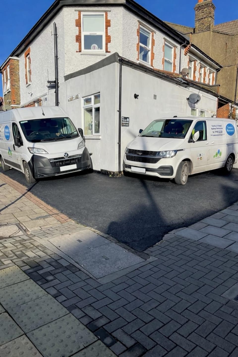 Clapham Common Sleeps 10 Free Parking for 4 Cars and Vans 2 Bed 2 Bath 5 min to Metro Zone 2 Apartment in London