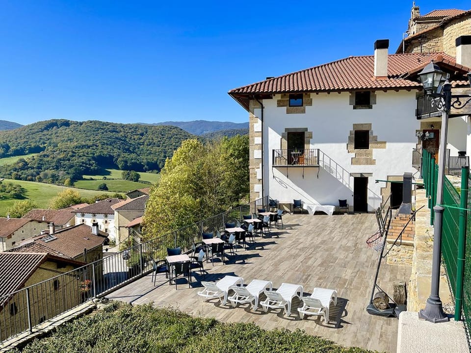 Property building, BBQ facilities, Balcony/Terrace, Street view