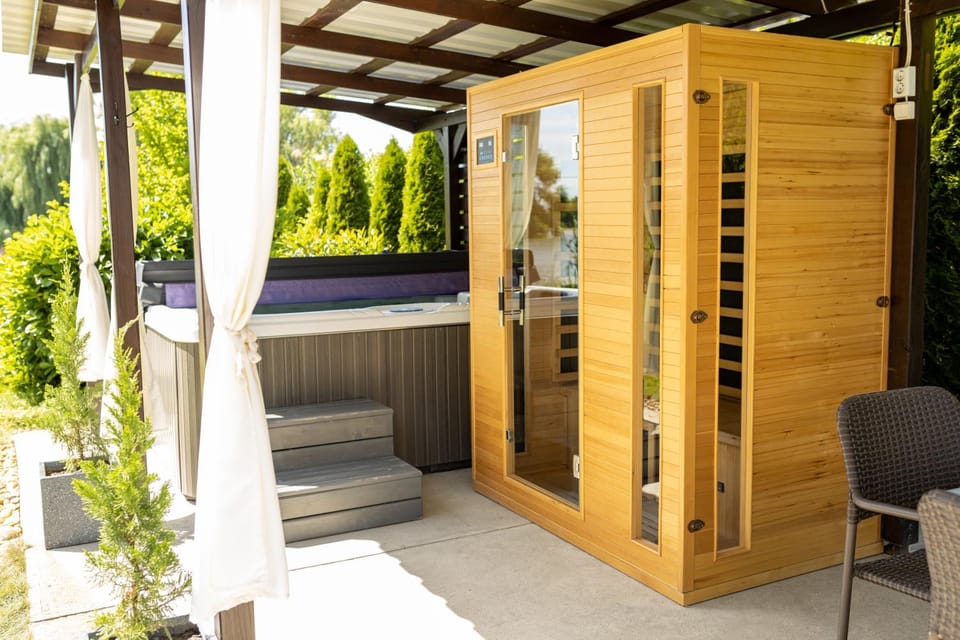 Hot Tub, Sauna