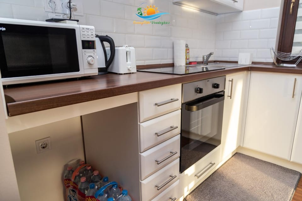 Kitchen or kitchenette, dishwasher, oven, pet friendly, stove, toaster