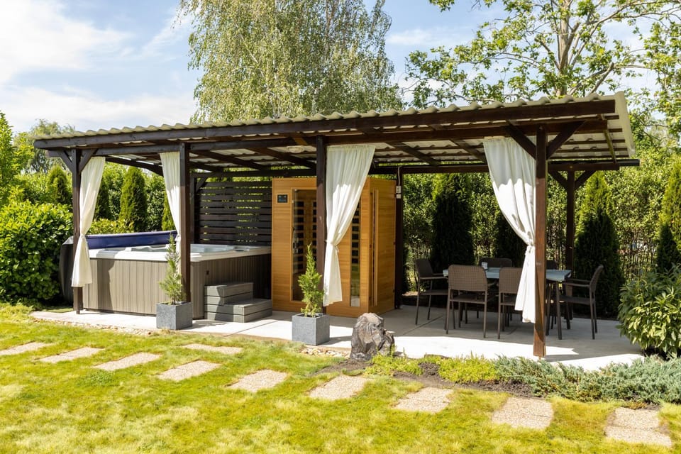 Garden, Hot Tub, Sauna, Garden view