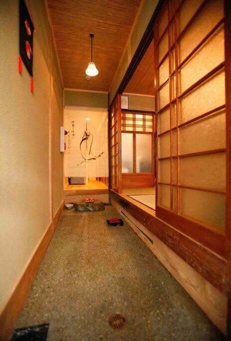 Nijo Castle, Kinkakuji.etc 西陣・京町家の宿「三石」 Villa in Kyoto