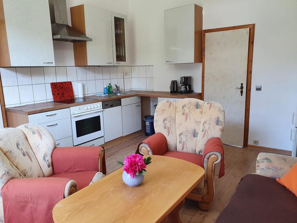 Kitchen or kitchenette, Living room, Seating area