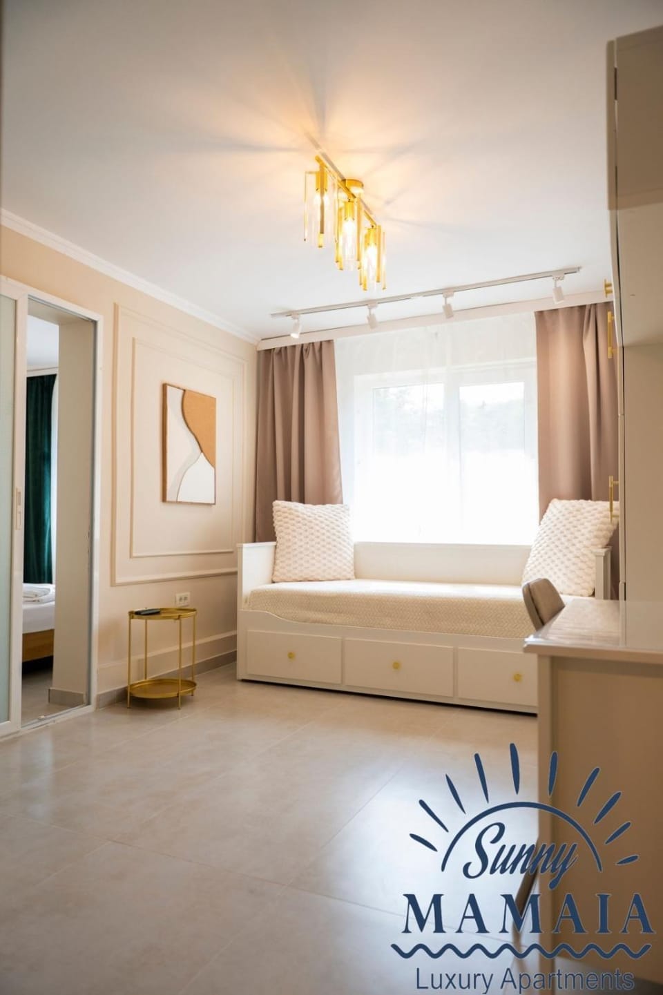 Bed, Living room